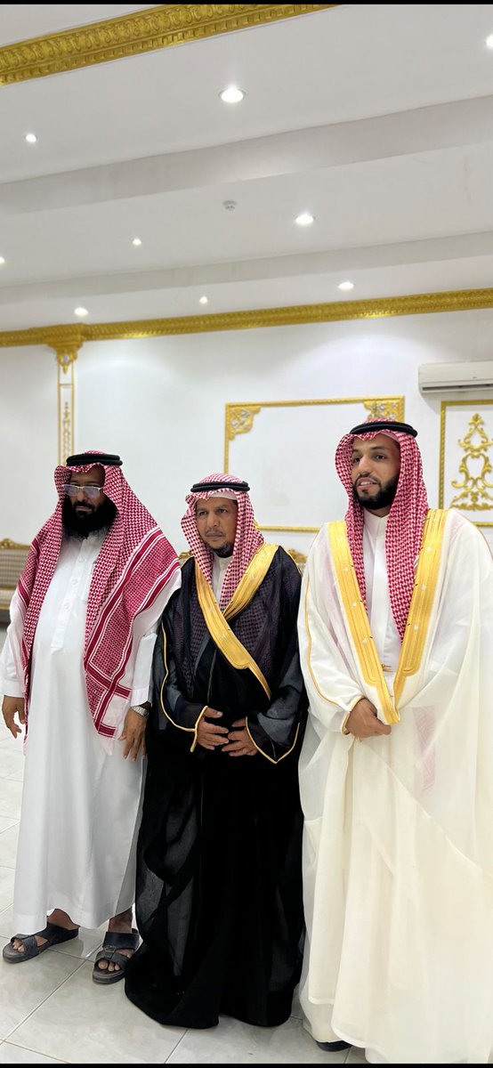 ALHamda1437's tweet photo. بتشريف شيخ قبيلة بني عيسى الشيخ 
موسى بن عبد الله #العيسي أستقبل #آل_حمده ضيوفهم الكرام بمناسبة حفل زفاف الشاب فهد بن عبد الرحمن بن صالح  آل حسن #العيسي https://t.co/pK1pkdZMYt
