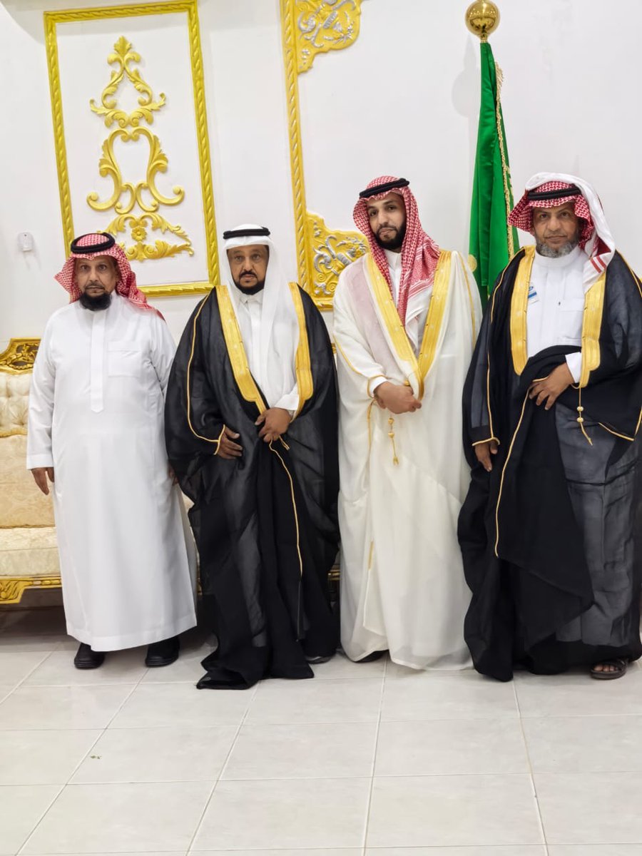 ALHamda1437's tweet photo. بتشريف شيخ قبيلة بني عيسى الشيخ 
موسى بن عبد الله #العيسي أستقبل #آل_حمده ضيوفهم الكرام بمناسبة حفل زفاف الشاب فهد بن عبد الرحمن بن صالح  آل حسن #العيسي https://t.co/pK1pkdZMYt