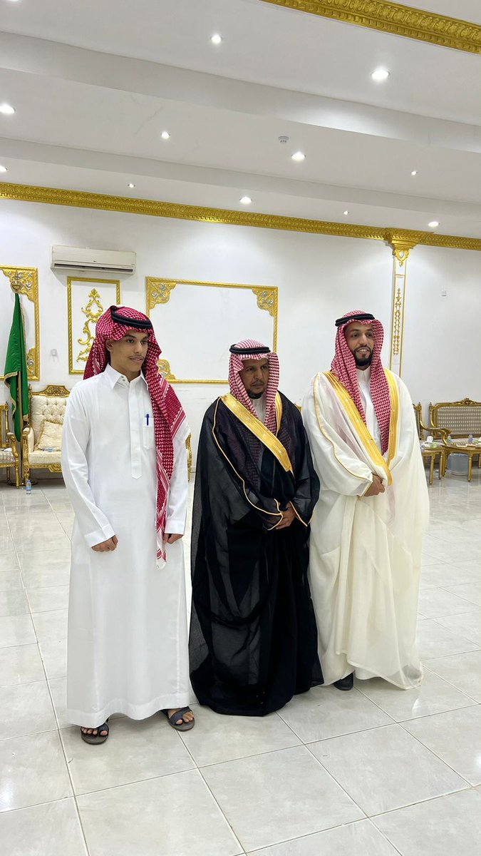 ALHamda1437's tweet photo. بتشريف شيخ قبيلة بني عيسى الشيخ 
موسى بن عبد الله #العيسي أستقبل #آل_حمده ضيوفهم الكرام بمناسبة حفل زفاف الشاب فهد بن عبد الرحمن بن صالح  آل حسن #العيسي https://t.co/pK1pkdZMYt
