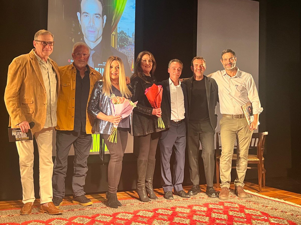 Ednita Nazario (@ednitanazario) on Twitter photo Anoche en el Teatro Varsovia, Ednita se unió al merecido reconocimiento a la trayectoria del actor boricua Luis Roberto Guzmán, un artista que ha conquistado con talento y corazón a México. 🇵🇷 
Una velada especial junto a grandes figuras como Daniela Romo, Morris Gilbert y Anoche en el Teatro Varsovia, Ednita se unió al merecido reconocimiento a la trayectoria del actor boricua Luis Roberto Guzmán, un artista que ha conquistado con talento y corazón a México. 🇵🇷 
Una velada especial junto a grandes figuras como Daniela Romo, Morris Gilbert y