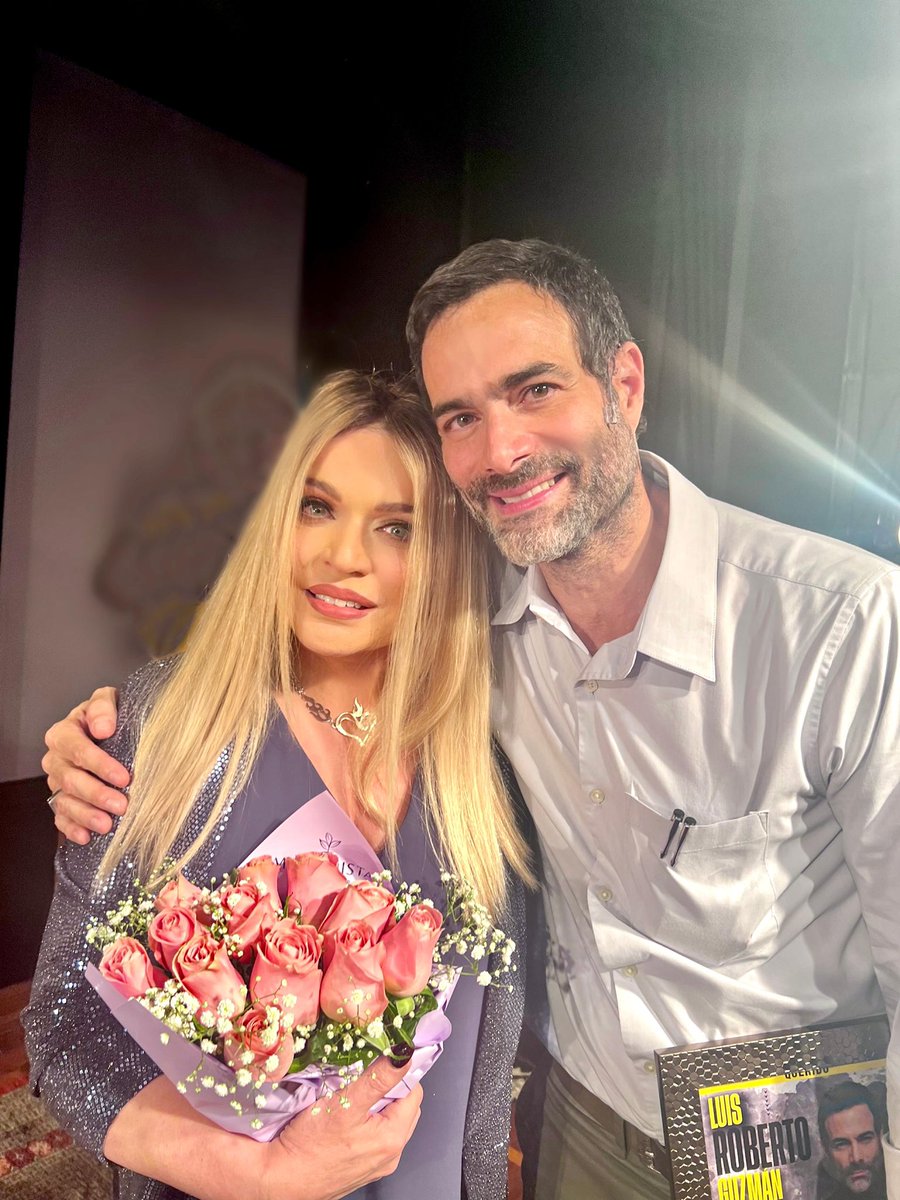 EdnitaNazario's tweet photo. Anoche en el Teatro Varsovia, Ednita se unió al merecido reconocimiento a la trayectoria del actor boricua Luis Roberto Guzmán, un artista que ha conquistado con talento y corazón a México. 🇵🇷 
Una velada especial junto a grandes figuras como Daniela Romo, Morris Gilbert y personalidades del teatro y la televisión mexicana. 💖💖

#ednitanazario #ednita