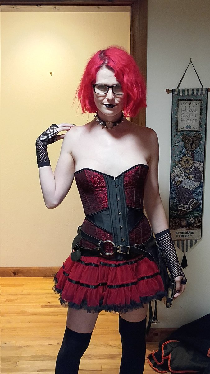 FatalCherry_'s tweet photo. My fit for a bdsm event the other day! ❤️‍🔥❤️🖤 https://t.co/P90oErINfz