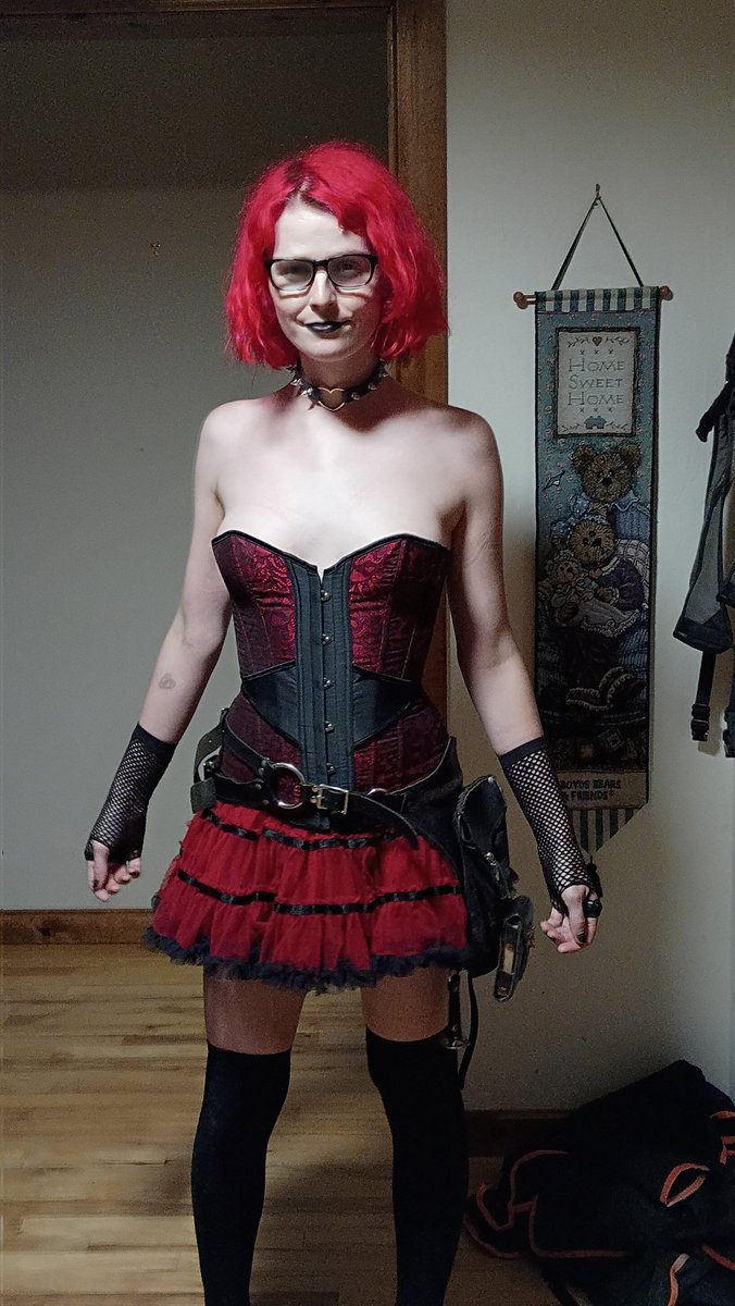 FatalCherry_'s tweet photo. My fit for a bdsm event the other day! ❤️‍🔥❤️🖤 https://t.co/P90oErINfz