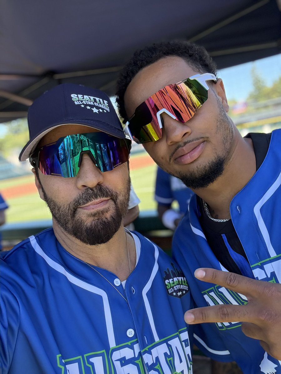 jeremypiven's tweet image. Little pre show Charity softball game #Seattleallstarclassic See u tonight Seattle !