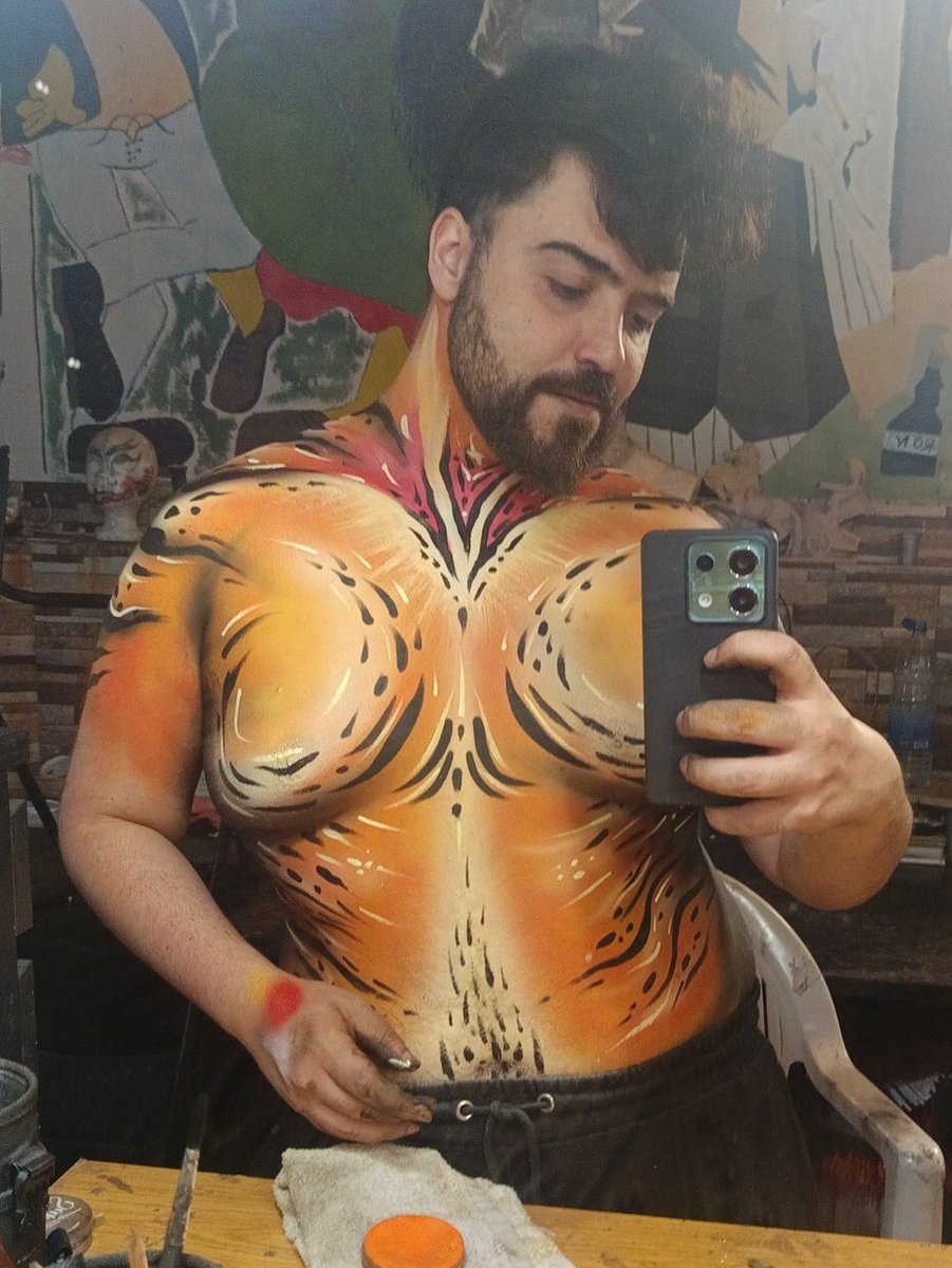 grievervsk's tweet photo. After a few weeks of extremely changes in life i have finally sat down and enjoy bodypainting again 
Bengal Tiger

#makeup #maquillaje #bodypainting #bodyart #animal #tiger #orange #makeuplook #maquillajeprofesional #maquillajecorporal #art #artecorporal https://t.co/zJQ52cE91G