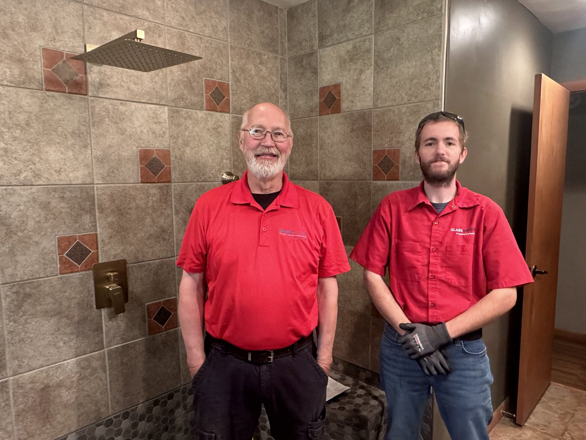 The_GlassDoctor's tweet image. Not all bathrooms are built the same—and your shower door shouldn’t be either. Custom-fit, clean lines, zero compromise. 🚿
📲 Call Glass Doctor for a door that fits your life.
#GlassDoctor #CustomShowerDesign #BathroomUpgrade