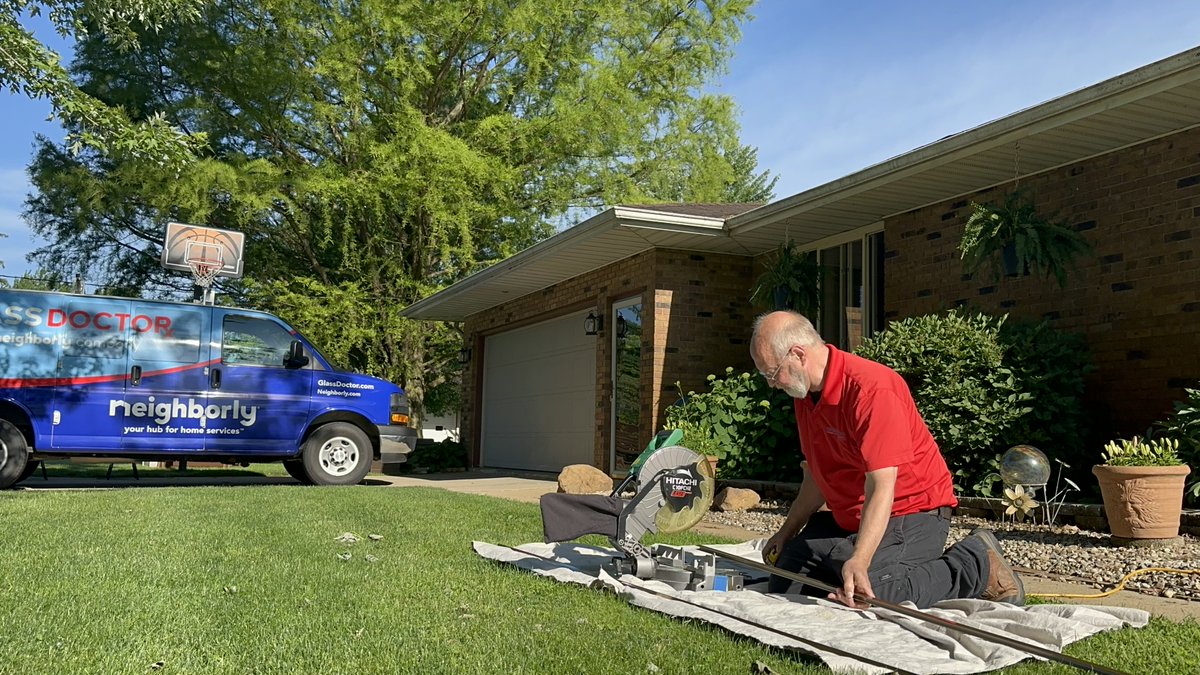 The_GlassDoctor's tweet image. Not all bathrooms are built the same—and your shower door shouldn’t be either. Custom-fit, clean lines, zero compromise. 🚿
📲 Call Glass Doctor for a door that fits your life.
#GlassDoctor #CustomShowerDesign #BathroomUpgrade