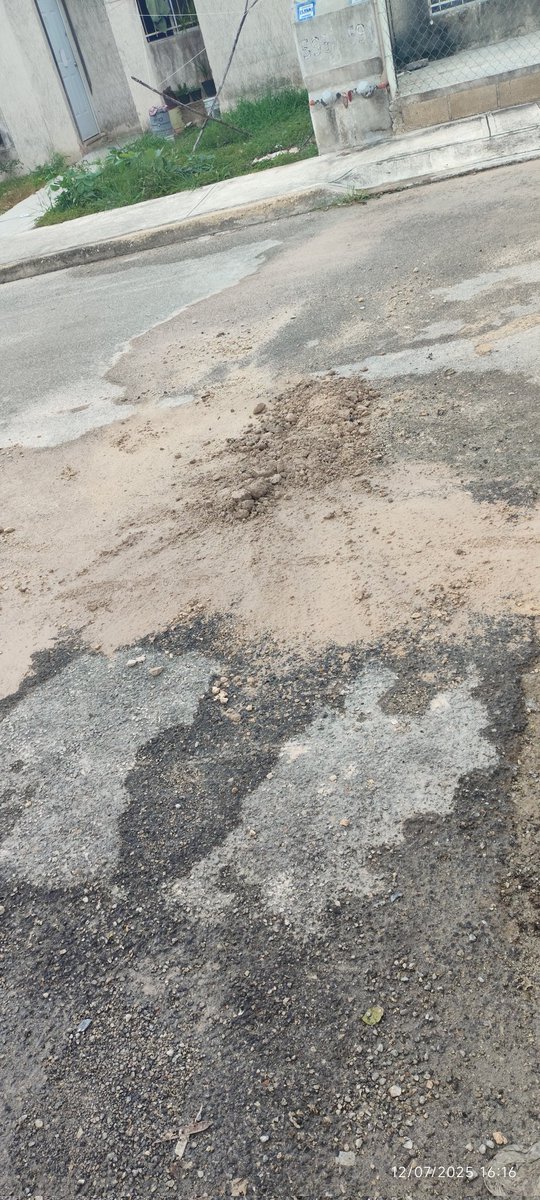 Zammy_Ramos's tweet photo. Gracias por el apoyo @JAPAYOficial ya quedó reparada las fugas que reporte, ahora solo requerimos que el @AyuntaMerida acuda a reparar la calle donde se corrigió la fuga. @GobYucatan @AlaineLopezB @huachodiazmena @CeciliaPatronL https://t.co/xrTo64jKEb