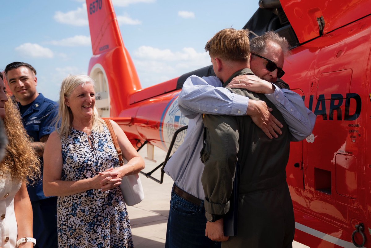 Sec_Noem's tweet image. It was my honor to meet the heroic flight crew of the @USCG CG-6553. Lieutenant Ian Hopper and Aviation Survival Technician Third Class Scott Ruskan were awarded the Distinguished flying cross for their extraordinary heroism.
Lieutenant Blair Ogujiofor and Aviation Maintenance…