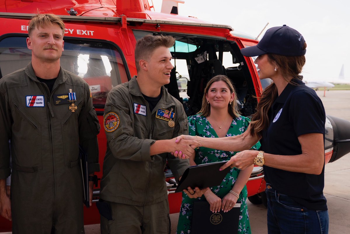Sec_Noem's tweet image. It was my honor to meet the heroic flight crew of the @USCG CG-6553. Lieutenant Ian Hopper and Aviation Survival Technician Third Class Scott Ruskan were awarded the Distinguished flying cross for their extraordinary heroism.
Lieutenant Blair Ogujiofor and Aviation Maintenance…