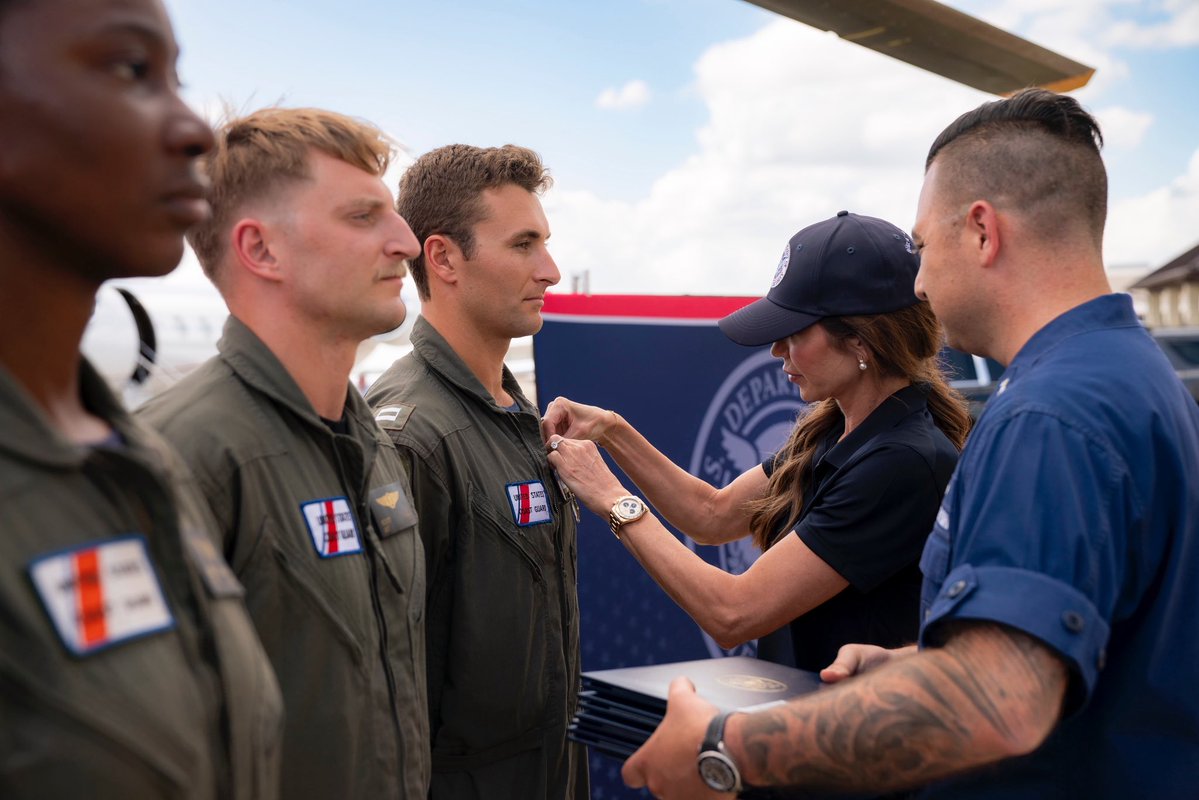 Sec_Noem's tweet image. It was my honor to meet the heroic flight crew of the @USCG CG-6553. Lieutenant Ian Hopper and Aviation Survival Technician Third Class Scott Ruskan were awarded the Distinguished flying cross for their extraordinary heroism.
Lieutenant Blair Ogujiofor and Aviation Maintenance…