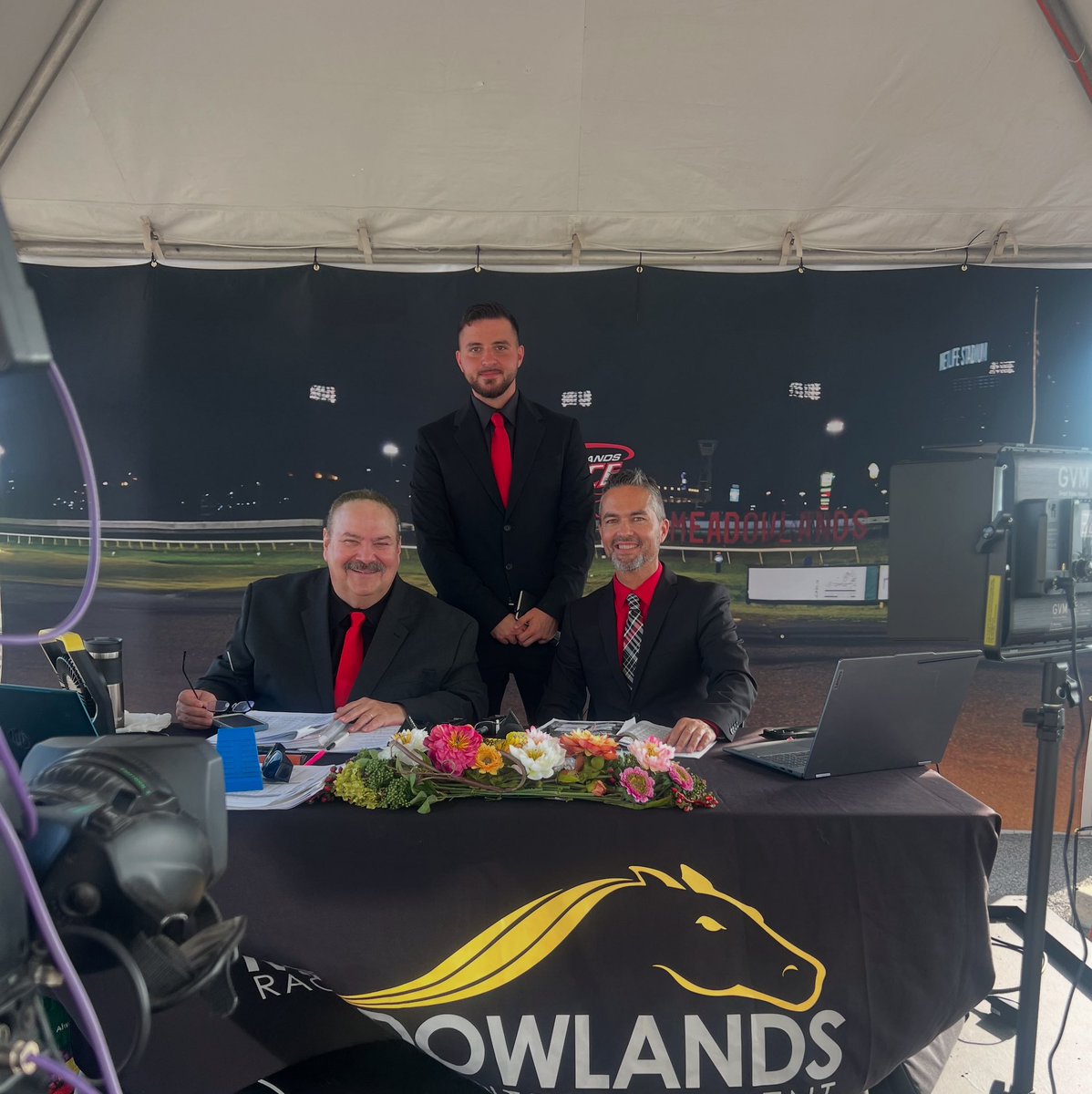 TheMeadowlands's tweet photo. Ready on set! #pace25 #playbigm #harnessracing https://t.co/oki2V19PU4