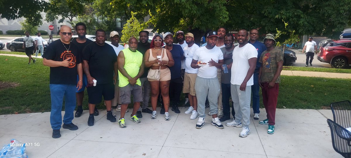 TioHardiman's tweet photo. Violence Interrupters promoting peace on the Near Westside of Chicago. https://t.co/uG8dlhW6gE
