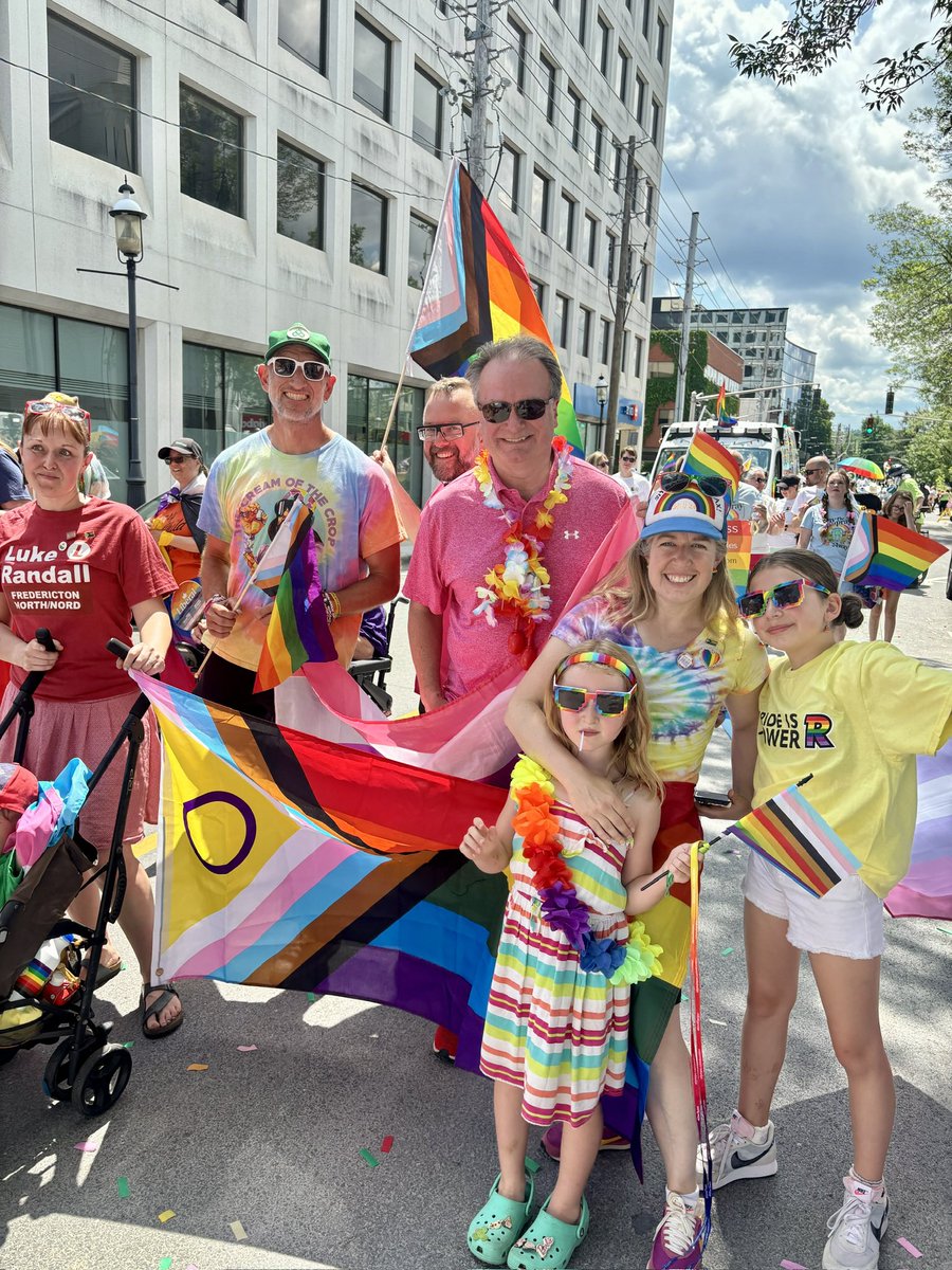 susanholt's tweet image. Happy Pride Fredericton 🏳️🌈🫶🏻
—
Bonne Fierté Fredericton 🏳️🌈🫶🏻