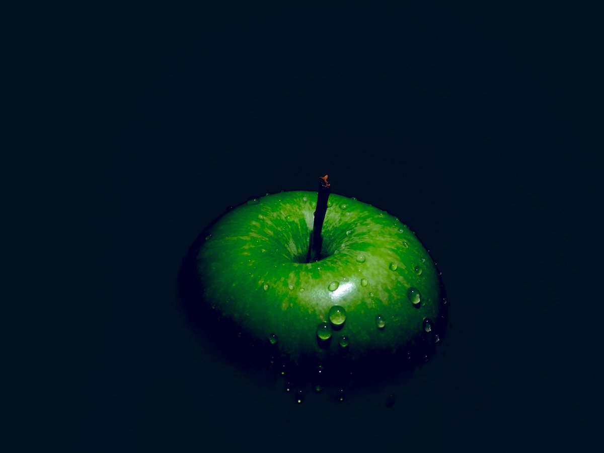 Swap chips for an apple.

Apples have just 95 calories and 4 grams of fiber to keep you full and focused.
Avoid sugar crashes by choosing real food.

Fuel smart. Feel strong.