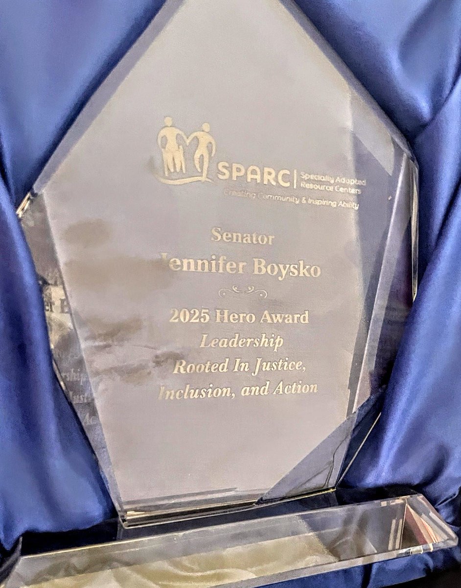 JenniferBoysko's tweet image. I was delighted to receive the 2025 SPARC Hero award along with my colleagues @Kannanforva and @DavidReidVA. It was lovely to spend the morning celebrating all of the good that SPARC (Specially Adapted Resource Centers) does for vulnerable community members and their families!