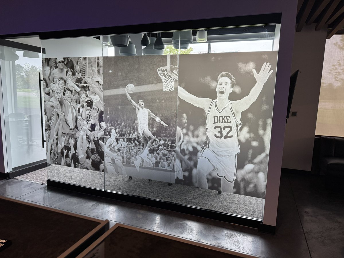 abdelbarrspine's tweet image. Working in the lab to improve MIS and endoscopic spine surgery with fellows . Thanks to @arthrex for providing the lab space and time. Love the @duke @unc @ncstate basketball mural!