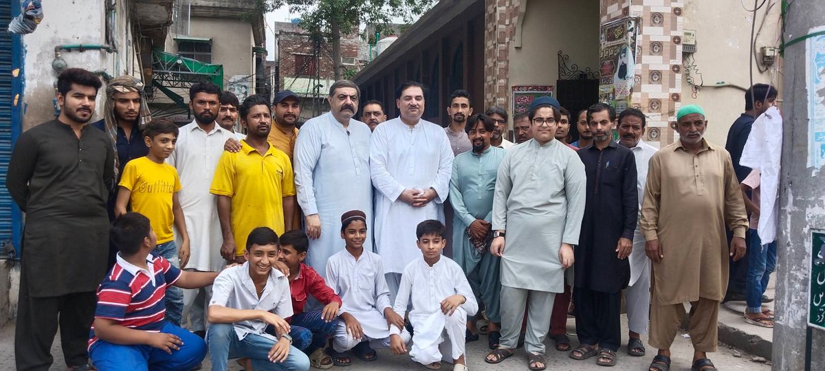 MamoonButtPMLN's tweet photo. سفیر پاکستان، سپوت گوجرانوالہ سابق وفاقی وزیر انجینئر خرم دستگیر خان اپنے انتخابی حلقہ یوسی 1 پونڈانوالہ چوک کے دورہ کے دوران علاقہ مکینوں سے ملاقاتیں کررہے ہیں۔

#TeamKDK

@kdastgirkhan https://t.co/4YzZ4nh1vg