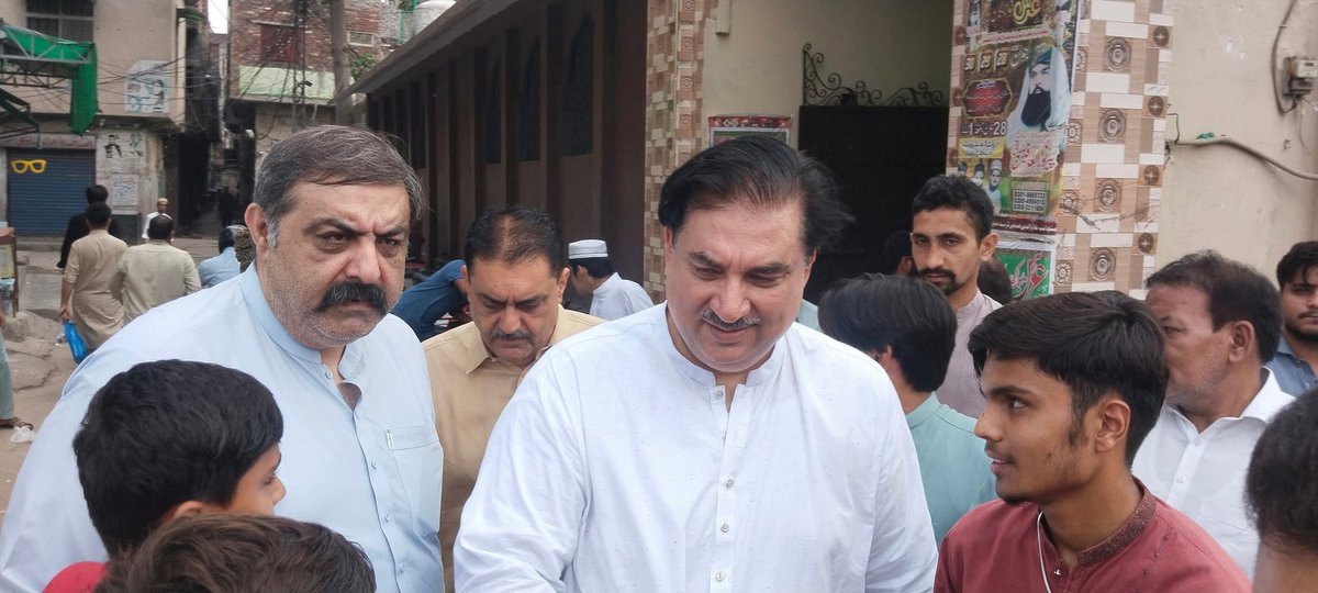 MamoonButtPMLN's tweet photo. سفیر پاکستان، سپوت گوجرانوالہ سابق وفاقی وزیر انجینئر خرم دستگیر خان اپنے انتخابی حلقہ یوسی 1 پونڈانوالہ چوک کے دورہ کے دوران علاقہ مکینوں سے ملاقاتیں کررہے ہیں۔

#TeamKDK

@kdastgirkhan https://t.co/4YzZ4nh1vg