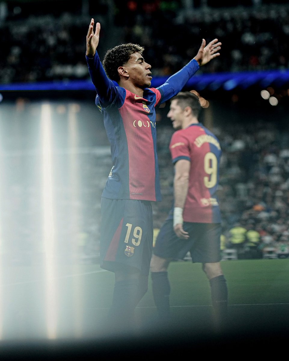 Yamalgalaxy_19's tweet image. 𝐋𝐞 𝐦𝐨𝐧𝐝𝐞 𝐞𝐧𝐭𝐢𝐞𝐫 𝐜é𝐥è𝐛𝐫𝐞 𝐚𝐮𝐣𝐨𝐮𝐫𝐝’𝐡𝐮𝐢 𝐥’𝐚𝐧𝐧𝐢𝐯𝐞𝐫𝐬𝐚𝐢𝐫𝐞 𝐝𝐞 𝐋𝐚𝐦𝐢𝐧𝐞 𝐘𝐚𝐦𝐚𝐥. 𝐕𝐨𝐢𝐜𝐢 𝐮𝐧 𝐫𝐚𝐩𝐩𝐞𝐥 𝐝𝐞𝐬 𝐦𝐨𝐦𝐞𝐧𝐭𝐬 𝐨ù 𝐜𝐞 𝐠é𝐧𝐢𝐞 𝐚 𝐢𝐥𝐥𝐮𝐦𝐢𝐧é 𝐥𝐚 𝐩𝐥𝐚𝐧è𝐭𝐞 𝐟𝐨𝐨𝐭𝐛𝐚𝐥𝐥 🤯

𝐓𝐡𝐫𝐞𝐚𝐝 🧵: