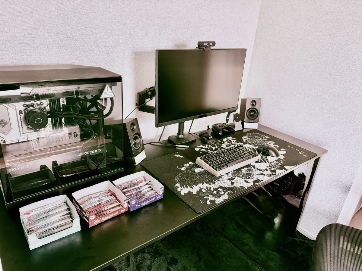 serori728's tweet photo. おはようございます。
最近朝少し涼しいな。

#desksetup https://t.co/09tnCKNlzL