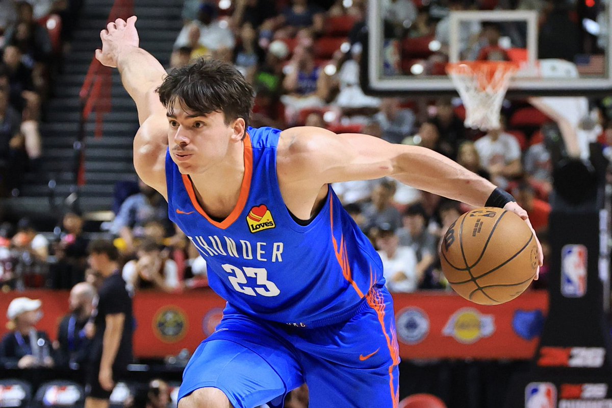 CharlieSpungin's tweet image. Brooks Barnhizer at halftime:
13 PTS (6-6 FG) β game-high
4 STL β game-high
4 REB
Super active defense, getting to and hitting fadeaway jumpers, cutting incredibly well. Everything you want to see out of a future elite role player.