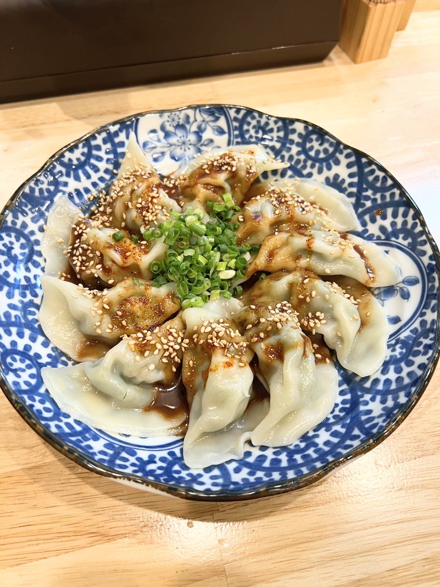 ７/１３（日）
おはようございます！

限定
冷やし煮干しっくわーるど
🐟️🐟️🐟️🦃🌊🍜
〜五種煮干×北海道産羅臼昆布×大山鶏〜手揉み麺ver　30食

冷しらーめん🌊🍜
〜鰹節、宗田節、北海道産羅臼昆布、平子煮干し、大山鶏〜 15食

茄子飯〜なすご飯〜
🍆🐷🍚

俺の炒飯🐣

本日もお待ちしてます🍎