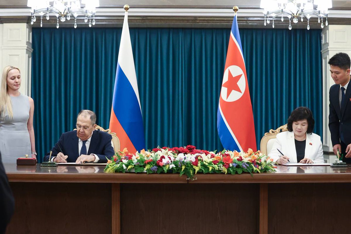 Russian Foreign Minister Sergey #Lavrov is currently in the #DPRK for discussions on bilateral cooperation.

Key takeaways thus far from the high level visit happening in #Wonsan:

• The two governments discussed further cooperation on #Russia's "special military operation"