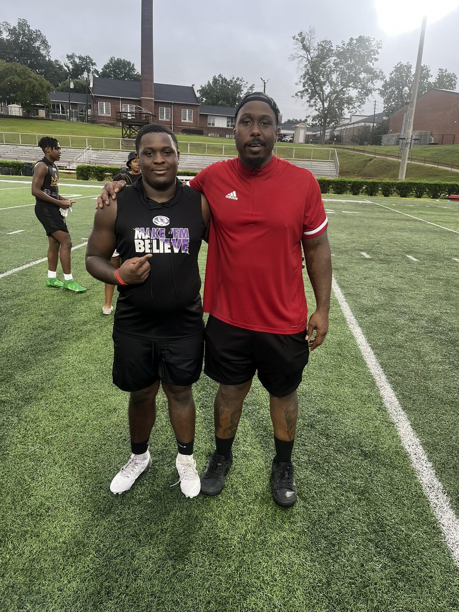 DavidMason54's tweet image. #blessed I had a great camp @uwa_football. Thanks to @Squareboy92 for teaching me can&apos;t wait to be back.🙏🏿💪🏿@CoachRick99 @CoachAbrams @MinorRecruiting @TigerMinor
