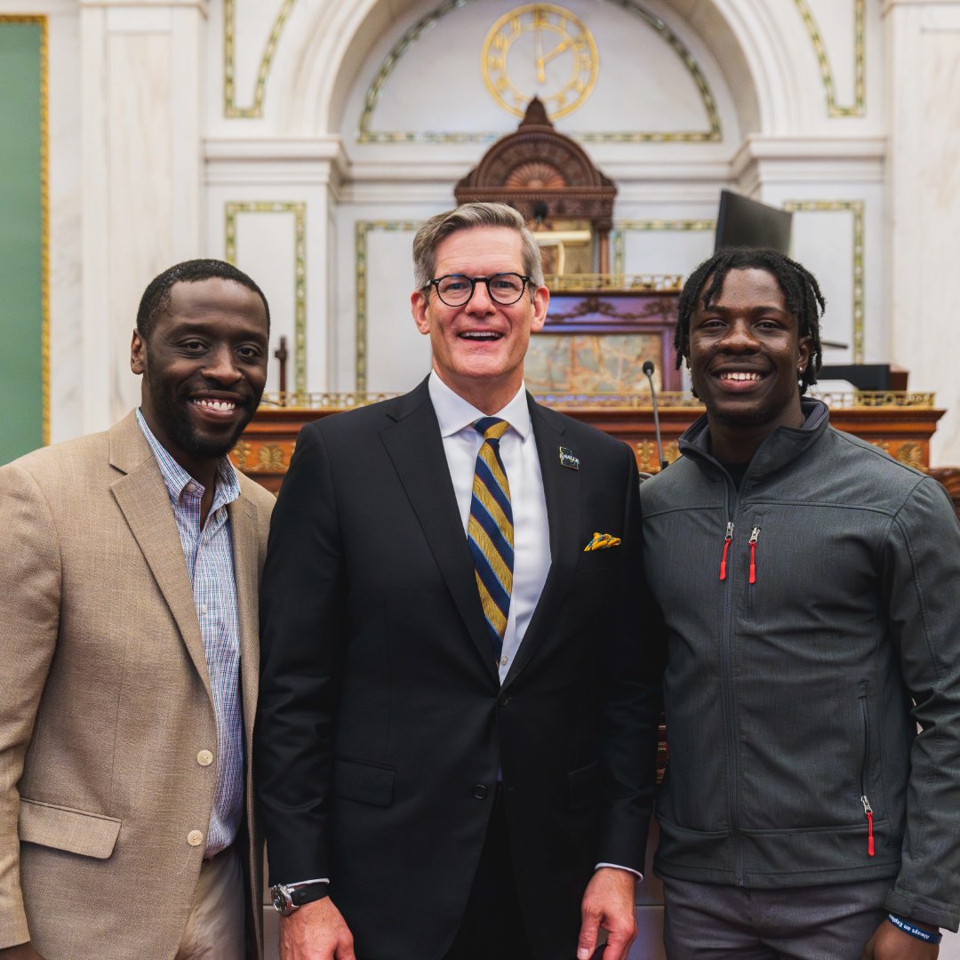 LaSalleUniv's tweet photo. Philly may be a big city, but the La Salle connections run deep 💙💛  

You can learn more about the High Academia Task Force using the link in our bio #BeKnownForMore #LaSalleProud 

Pictured left to right: Councilmember @candidateTHOMAS, President Daniel J. Allen, Ph.D., Lawrence Mani, ‘26.