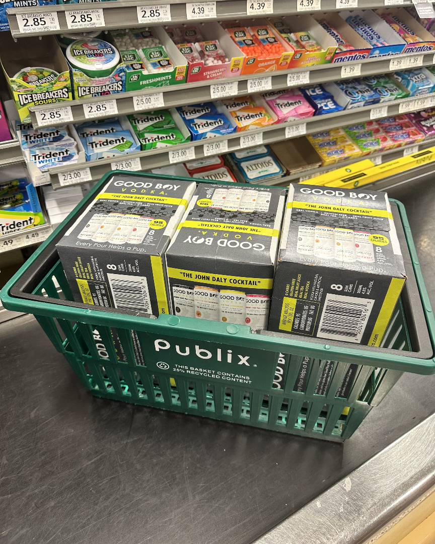 GoodBoy_Vodka's tweet image. This is what “running to the store real quick” looks like these days. 🍹🏌️
#GoodBoyVodka #EveryPourHelpsaPup
#TheOfficialJohnDalyCocktail
