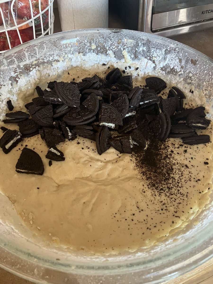 LetiziaWrites's tweet image. Yummy things are happening. 😋
#cake #baking #momlife