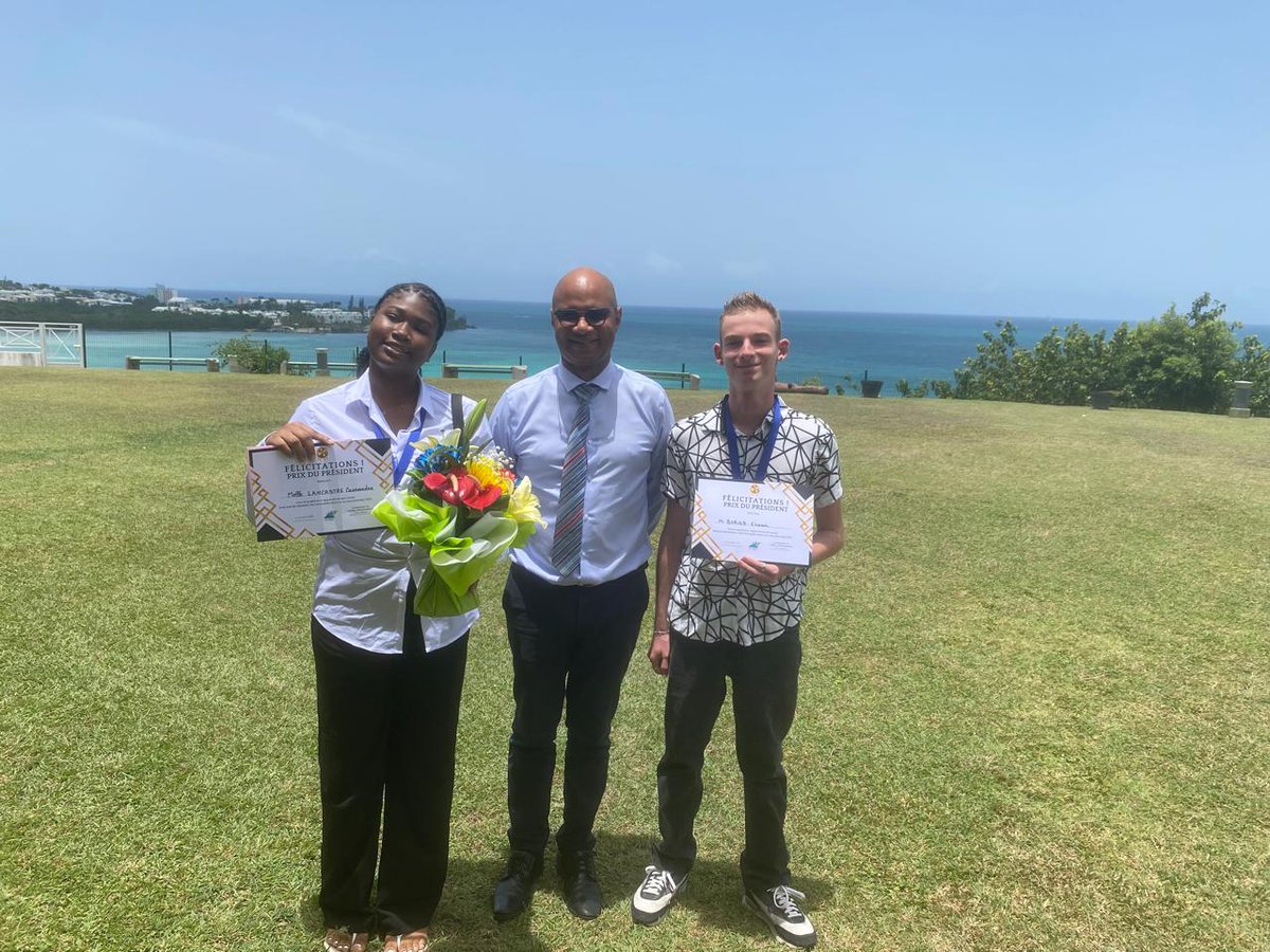 Félicitations aux meilleurs bacheliers en Std2a du #LPO_RGN qui ont été récompensés ce samedi à la maison départementale du Gosier avec le prix du Président!
#regionacademiqueguadeloupe