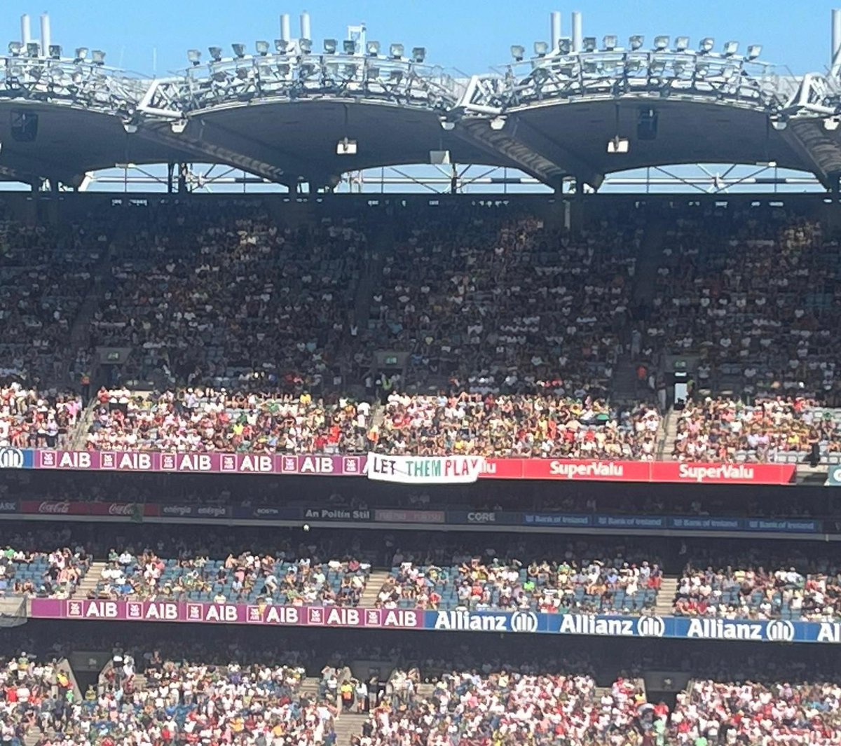 GaelsAgainstGen's tweet image. GRMMA to everyone at #CrokePark today for their huge support and goodwill both inside and outside the stadium. There was an overwhelming show of solidarity with the 33 kids from @GAA_Palestine. We continue to urge the government to grant the 33 visas. We go again tomorrow!🇵🇸✊🏻🇮🇪