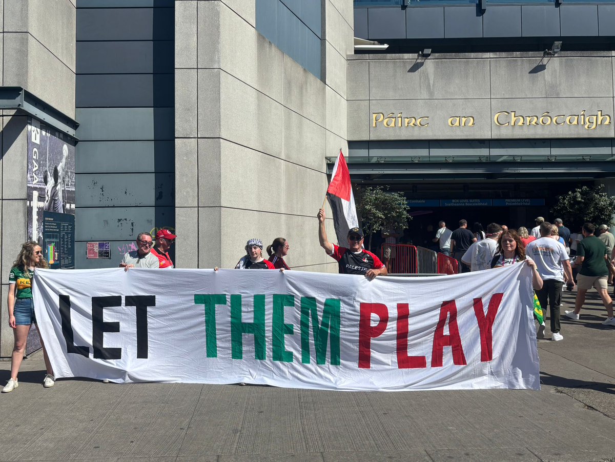 GaelsAgainstGen's tweet image. GRMMA to everyone at #CrokePark today for their huge support and goodwill both inside and outside the stadium. There was an overwhelming show of solidarity with the 33 kids from @GAA_Palestine. We continue to urge the government to grant the 33 visas. We go again tomorrow!🇵🇸✊🏻🇮🇪