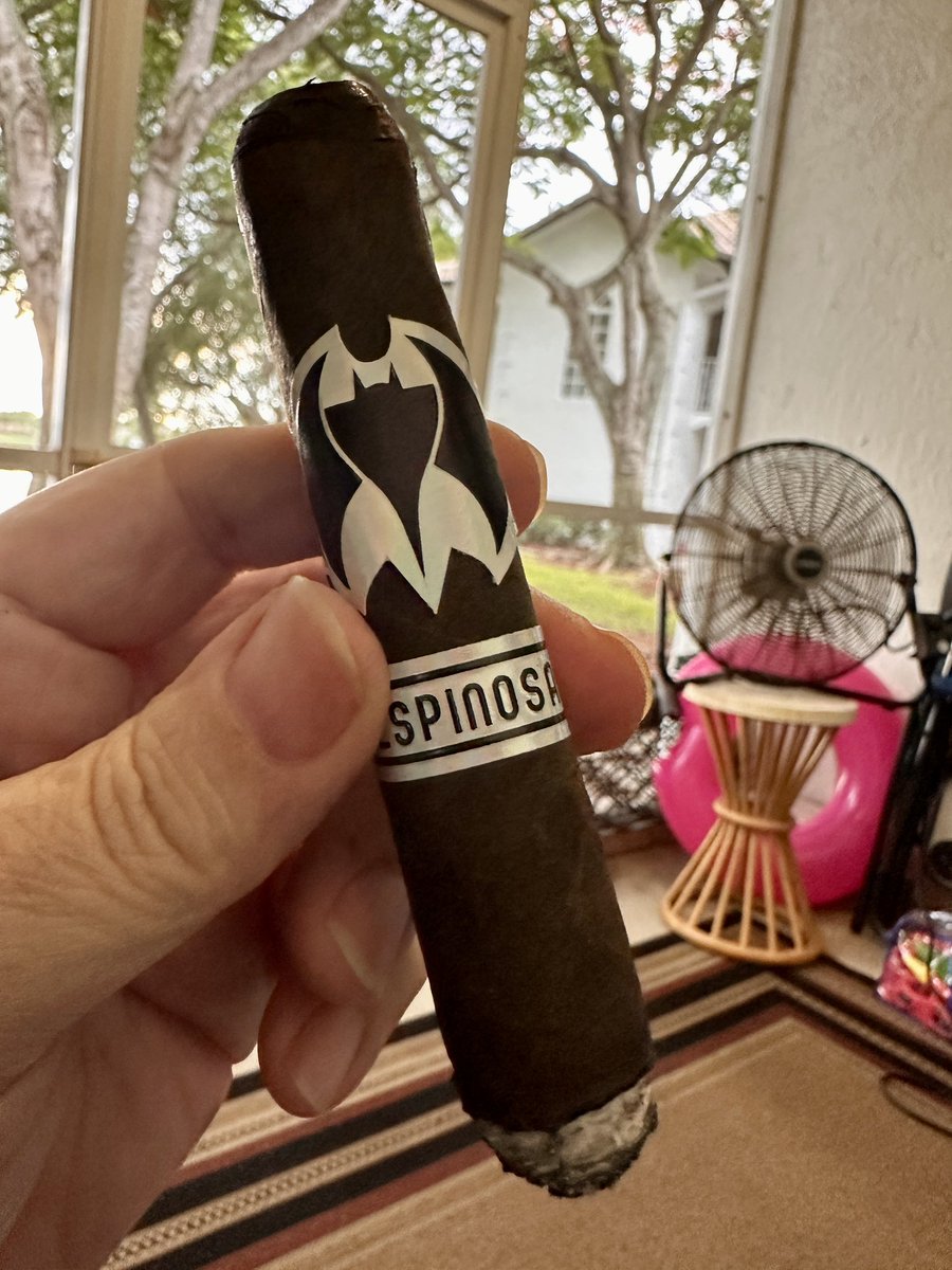 Stogie Chas is smoking Murcielago. Rated with thumbs up! dojoverse.com/news-feed/p/69…