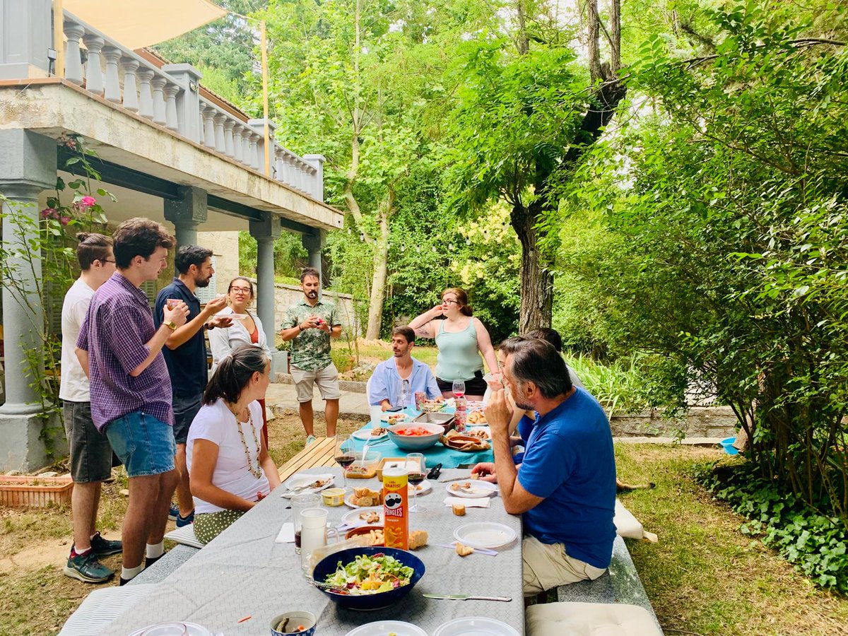 Bea_MZ98's tweet photo. No todo va a ser investigar y pasarse horas en el laboratorio con proyectos y papers. También es necesario de vez en cuando una barbacoa, unos juegos clásicos como la petanca o Jenga y sobretodo buena compañía! 🧬🧠 

#investigacion #neuropsicofarma #saludmental https://t.co/Iq8VFbeILg