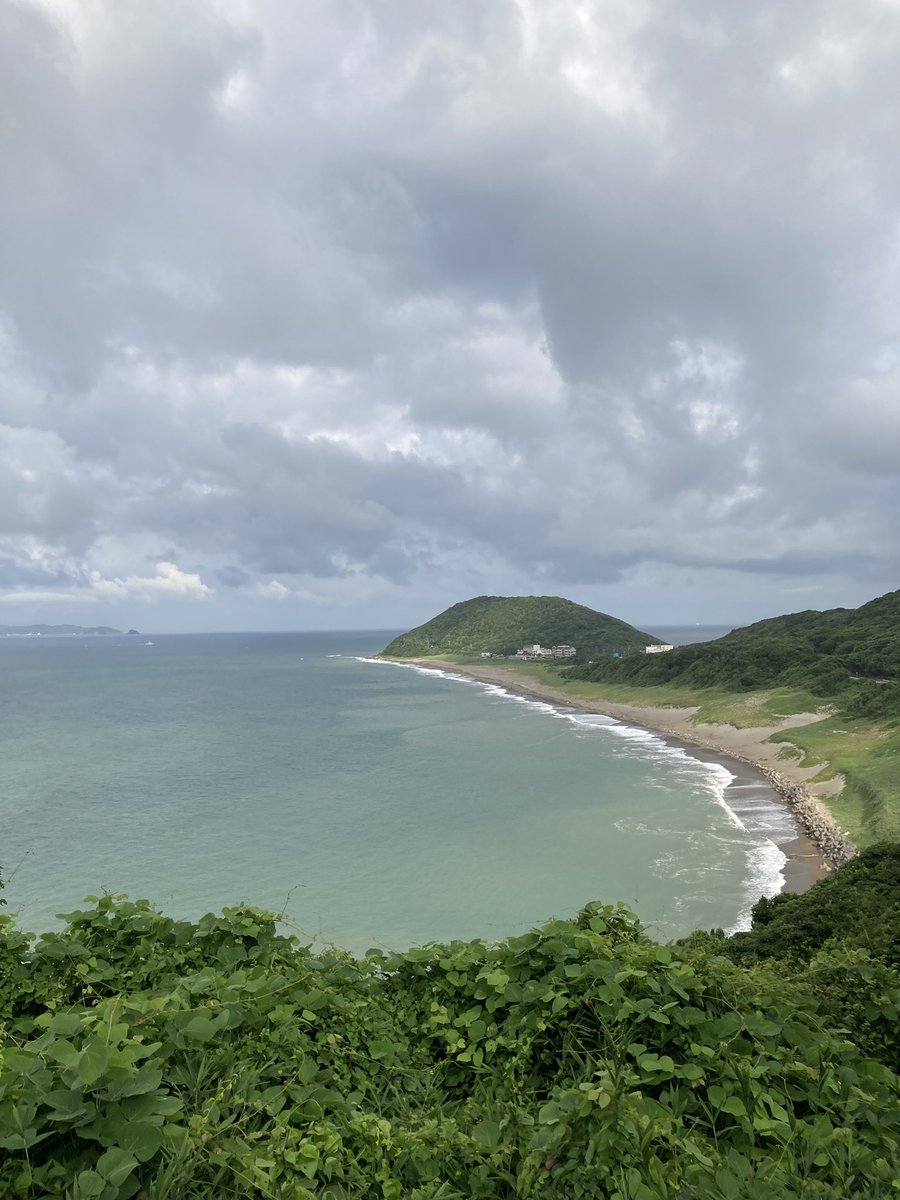 nobuzousan's tweet photo. おはようございます🌤️😊
伊良湖岬にてのぶ散歩🚶‍♀️
昨日は今年初蝉でしたが今朝はトンボが飛んでました。季節感おかしい🤣
蒸し暑いので一万歩歩ければ良いかな？
無理せずに早めに帰って寝ます��� https://t.co/0jDIGDFPN1