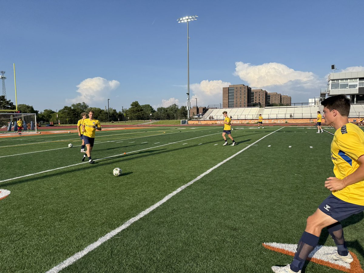 FCBuffalo's tweet image. Away we go! 

Fitness tests conducted. Lineup news in a min! 🔵🟡🦬