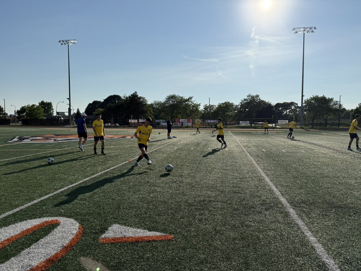 FCBuffalo's tweet image. Away we go! 

Fitness tests conducted. Lineup news in a min! 🔵🟡🦬