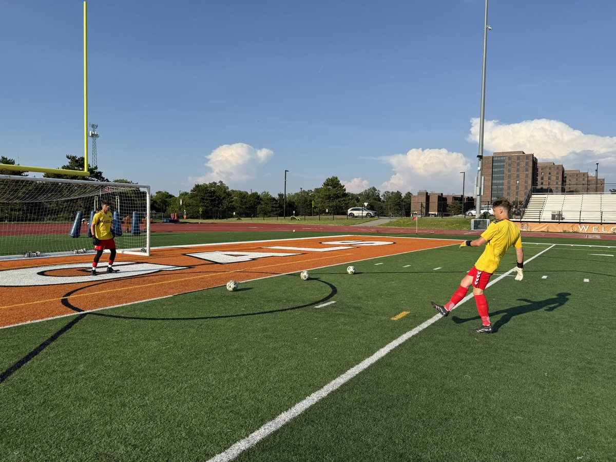 FCBuffalo's tweet image. Away we go! 

Fitness tests conducted. Lineup news in a min! 🔵🟡🦬