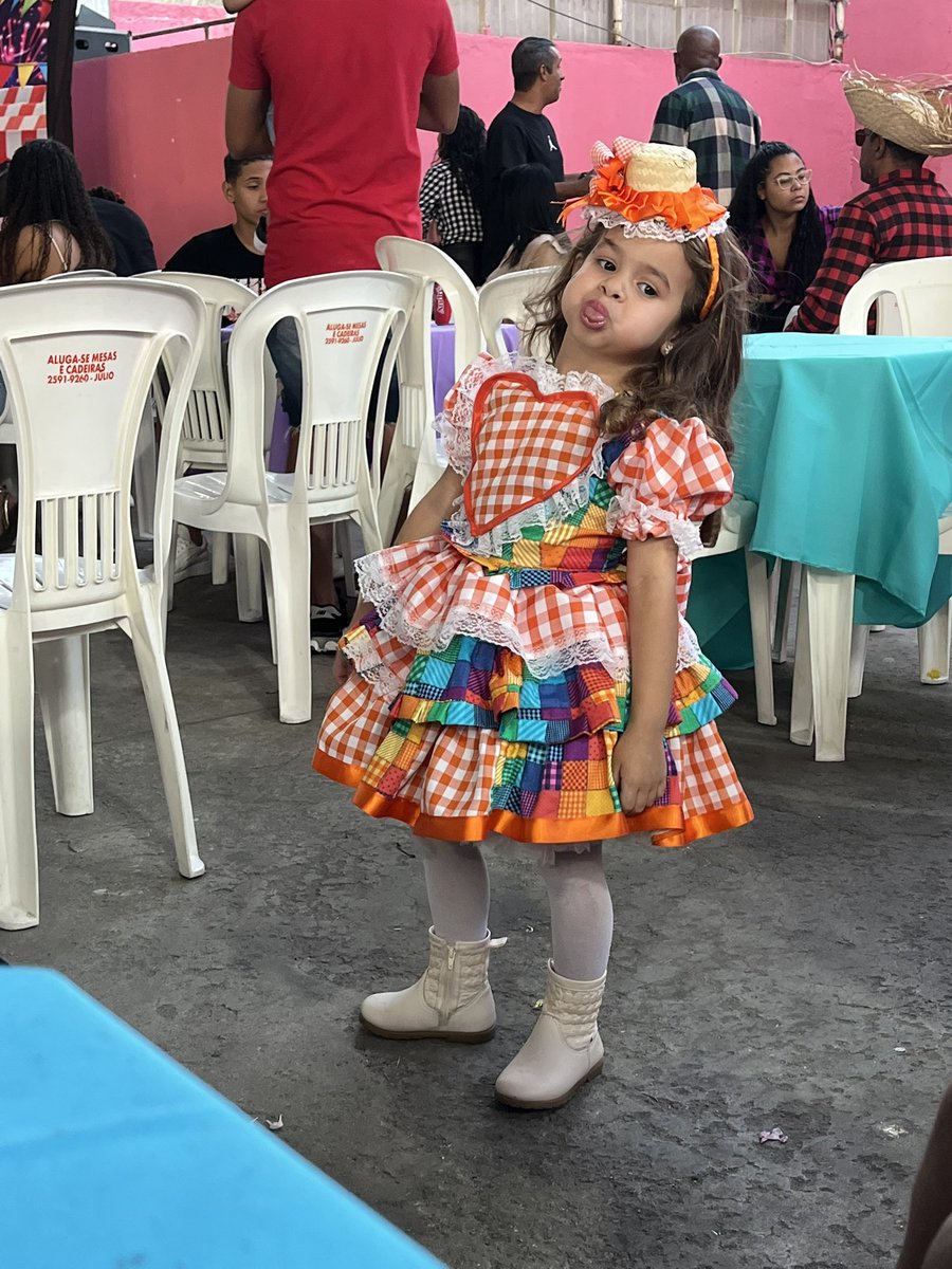 biancathalles's tweet photo. Arraiá da minha princesa 🧡🧡 https://t.co/5oXIsGjRCV