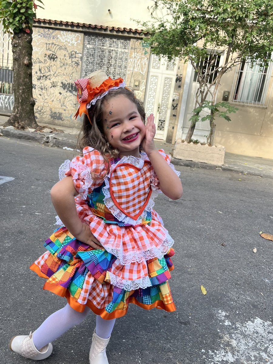 biancathalles's tweet photo. Arraiá da minha princesa 🧡🧡 https://t.co/5oXIsGjRCV