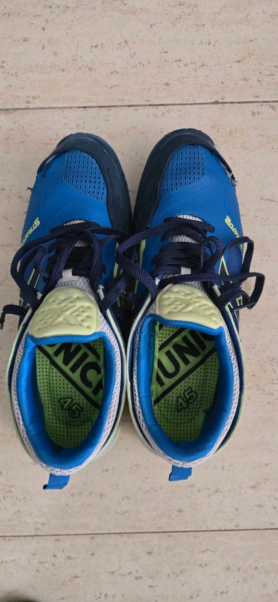 JuanJulugar's tweet photo. @munichsports adjunto fotos de las zapatillas de padel que compré hace 6 meses. A los 4 o 5 partidos ya se empezaron a descoser, empezo la derecha y la tuvo que arreglar el zapatero. Luego la izquierda.
Por favor, retirad este modelo si aún no lo habéis hecho. https://t.co/YQtGJyeUYO