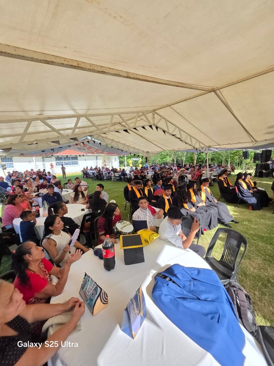 MegoPaco's tweet photo. Felicidades a los graduados del Telebachillerato num. 16. Éxitos. @pvemtabasco #VerdeCentro. https://t.co/ZNaRVLzeZf