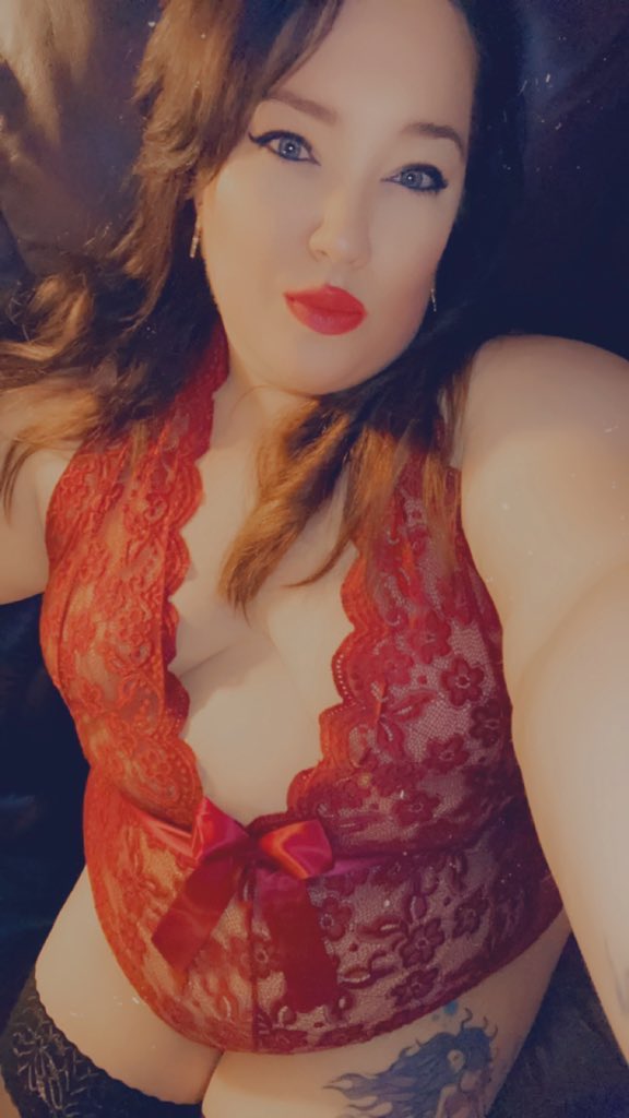 corruptingchloe's tweet photo. 🍒 https://t.co/5y8AkLYSW5 🍒

#avidlovelingerie #bbwmelons #mommy #redlipsbighips #bbwOF https://t.co/3kTy87Xg4i