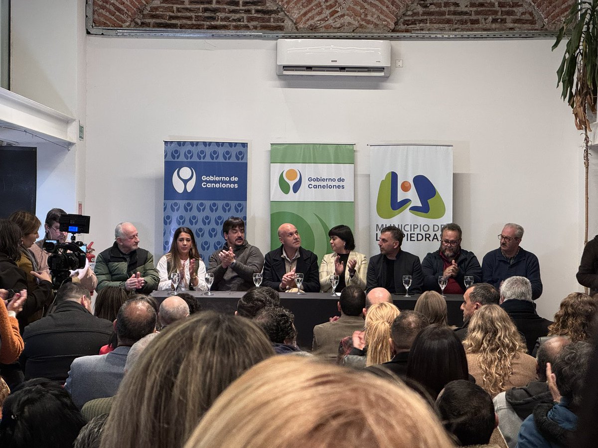 AdrianSilva_uy's tweet photo. En Las Piedras acompañando a nuestros compañeros concejales.
Les deseamos una muy buena gestión, cuentan con nuestro apoyo! https://t.co/WqXsJLBtrf