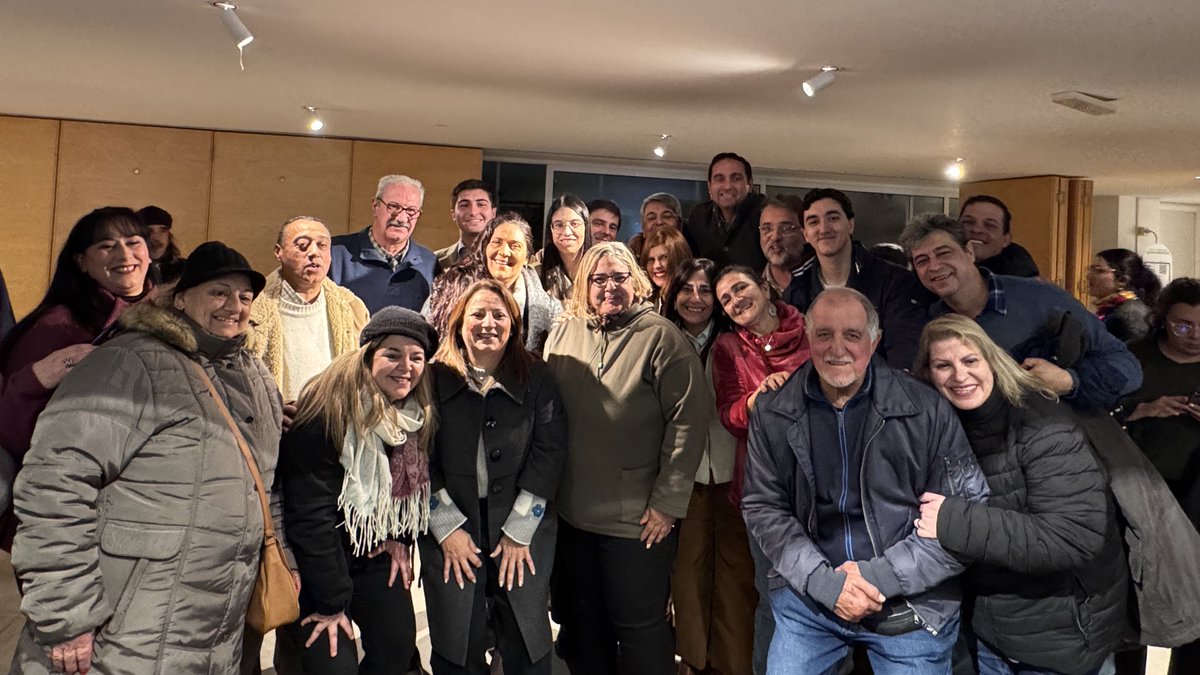 AdrianSilva_uy's tweet photo. En Las Piedras acompañando a nuestros compañeros concejales.
Les deseamos una muy buena gestión, cuentan con nuestro apoyo! https://t.co/WqXsJLBtrf