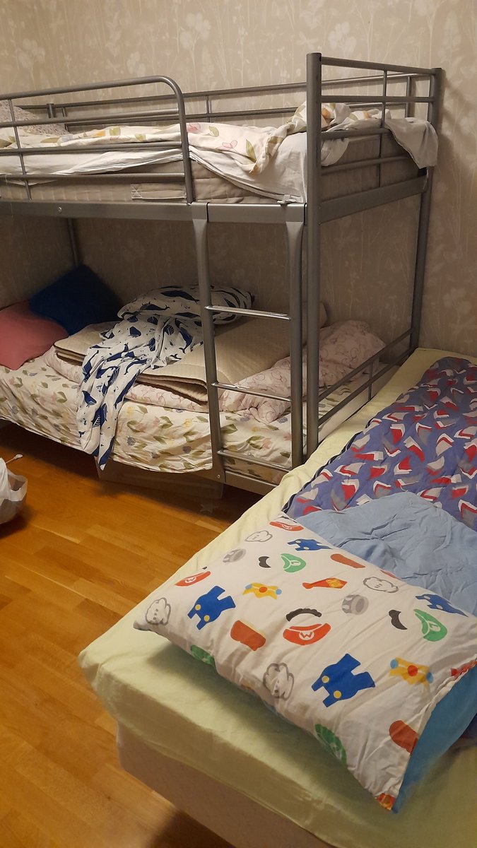 SwedishGamester's tweet photo. #GoodNightWorld! Today has been such a #FunDay! Most of the guys in our #GameGroup went #home tonight, but one of my #friends and I stay at #TheCabin. We've played some fun old #videogames but now we are both tired. I'm gonna sleep soon but wanna play on my #SuperPocket first! π https://t.co/HtAZSELArJ