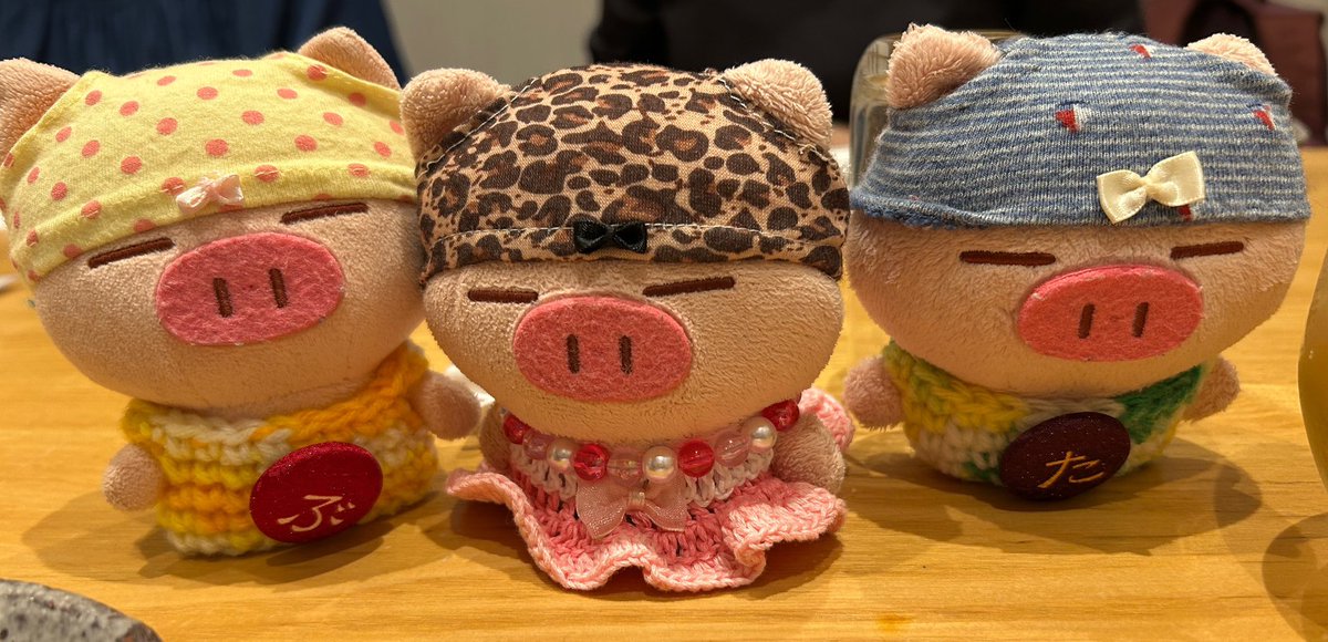 osafWikmbb5VVnK's tweet image. 【ぱんてー団集合】
今日は関東からわさびさんが遊びにきてくれたよ🐽
ぱんてー団で集合記念日撮影🐽
これで査察はクリアしたはず🐽
みぃぶぅにぱんてー被せるのは苦労したけど💦

ん？島ごと流されてきた子達がいるぞ？
ぱんてー団で救助しました🐽

また皆んなで会おう🐽

#ぶたた 
#ぱんてー団